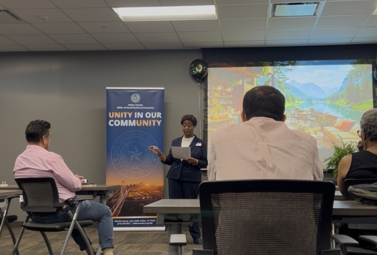 Cortena Williams presenting at the Dallas County GovCon Cohort session